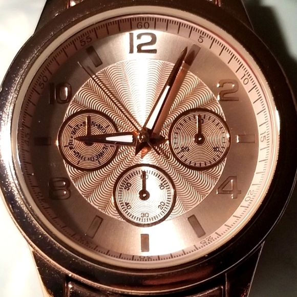 ROSE GOLD FASHION WATCH - LARGE FACE - Picture 3 of 9